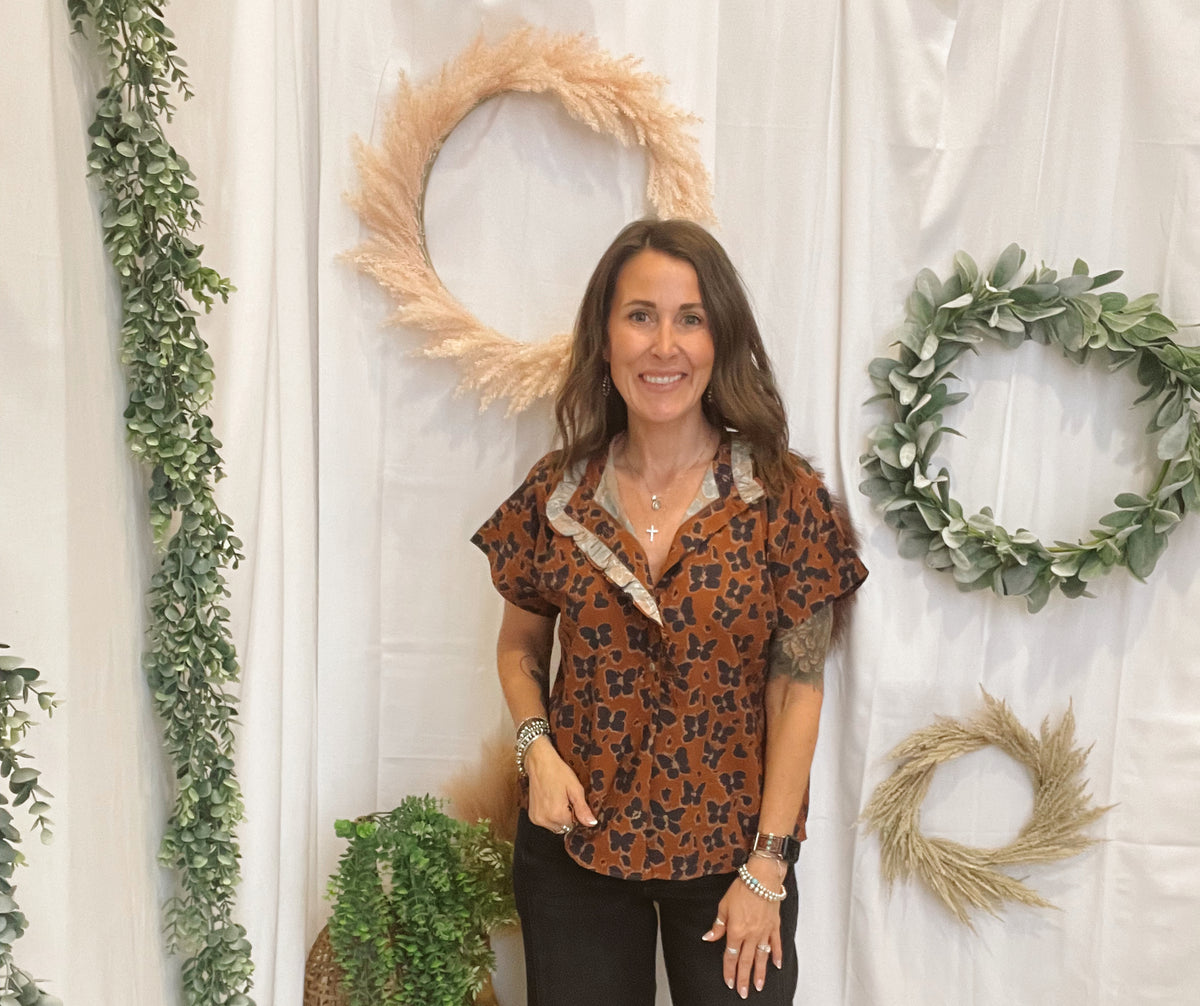 Annabelle Brown Floral Top-Short Sleeve Tops-ENTRO-The Silo Boutique, Women's Fashion Boutique Located in Warren and Grand Forks North Dakota