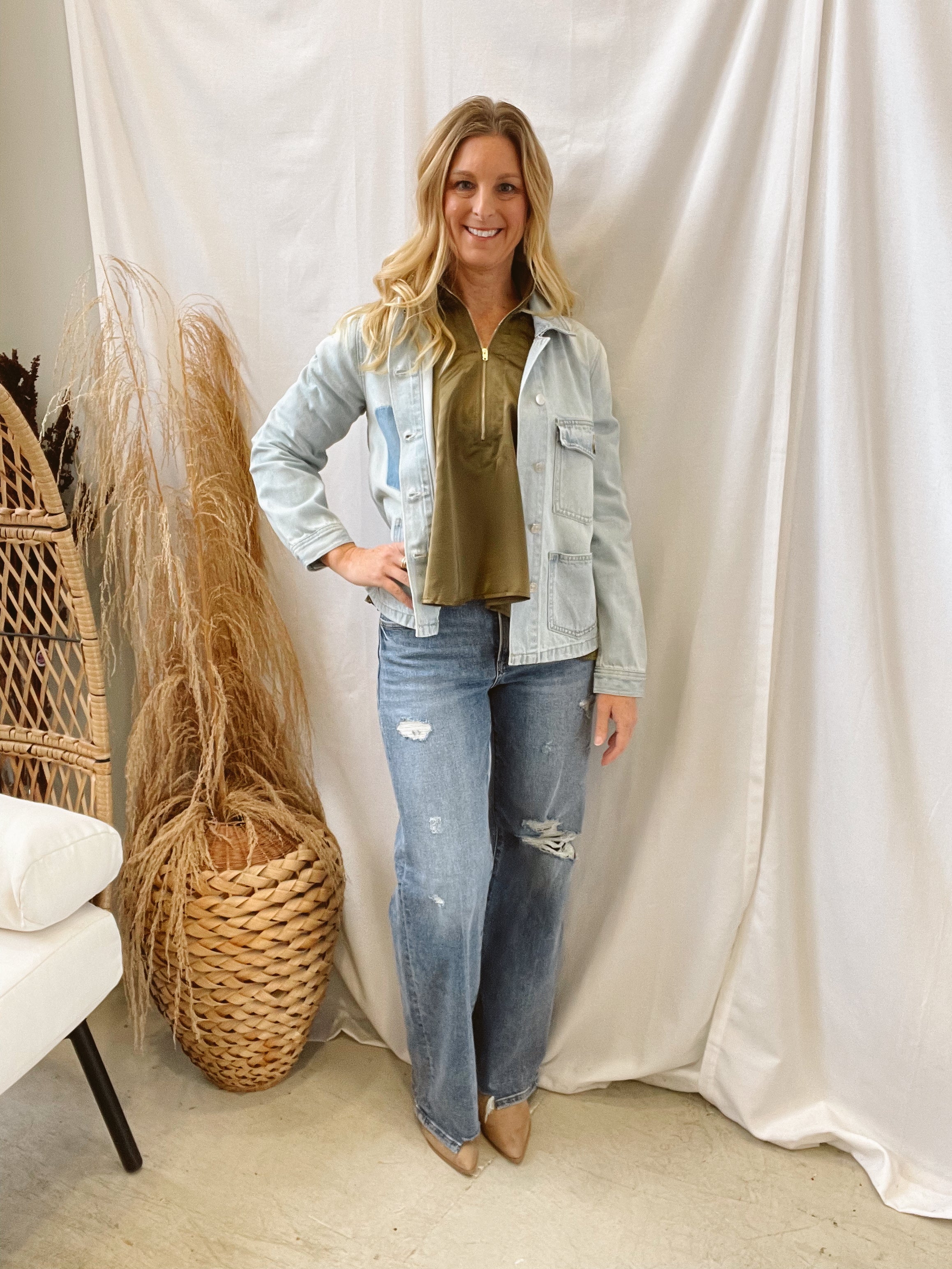 Pockot Detail Denim Jacket-Coats & Jackets-eesome-The Silo Boutique, Women's Fashion Boutique Located in Warren and Grand Forks North Dakota