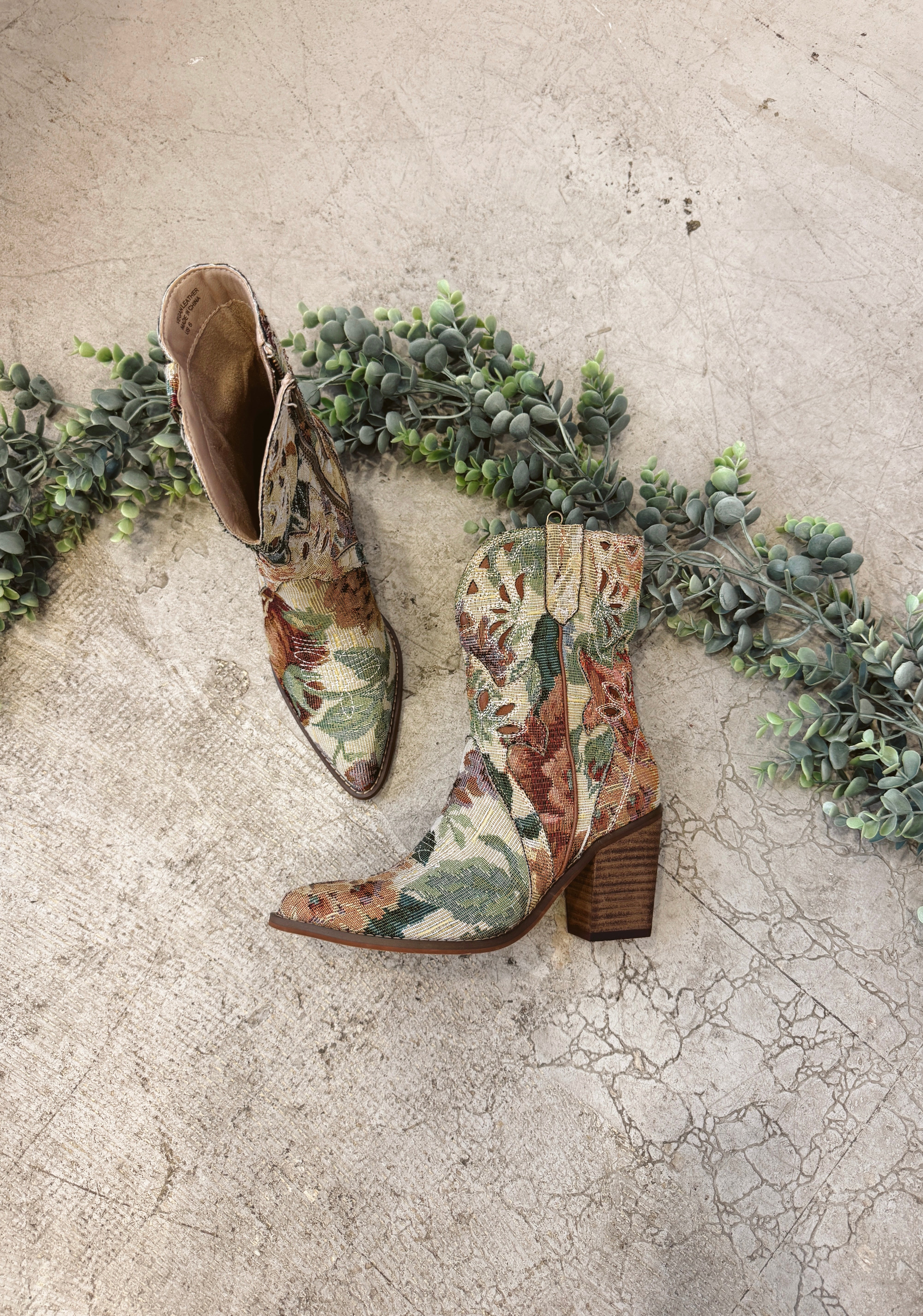 Oasis Society Floral Sorel Boot-Final sale-Boots-oasis society-The Silo Boutique, Women's Fashion Boutique Located in Warren and Grand Forks North Dakota