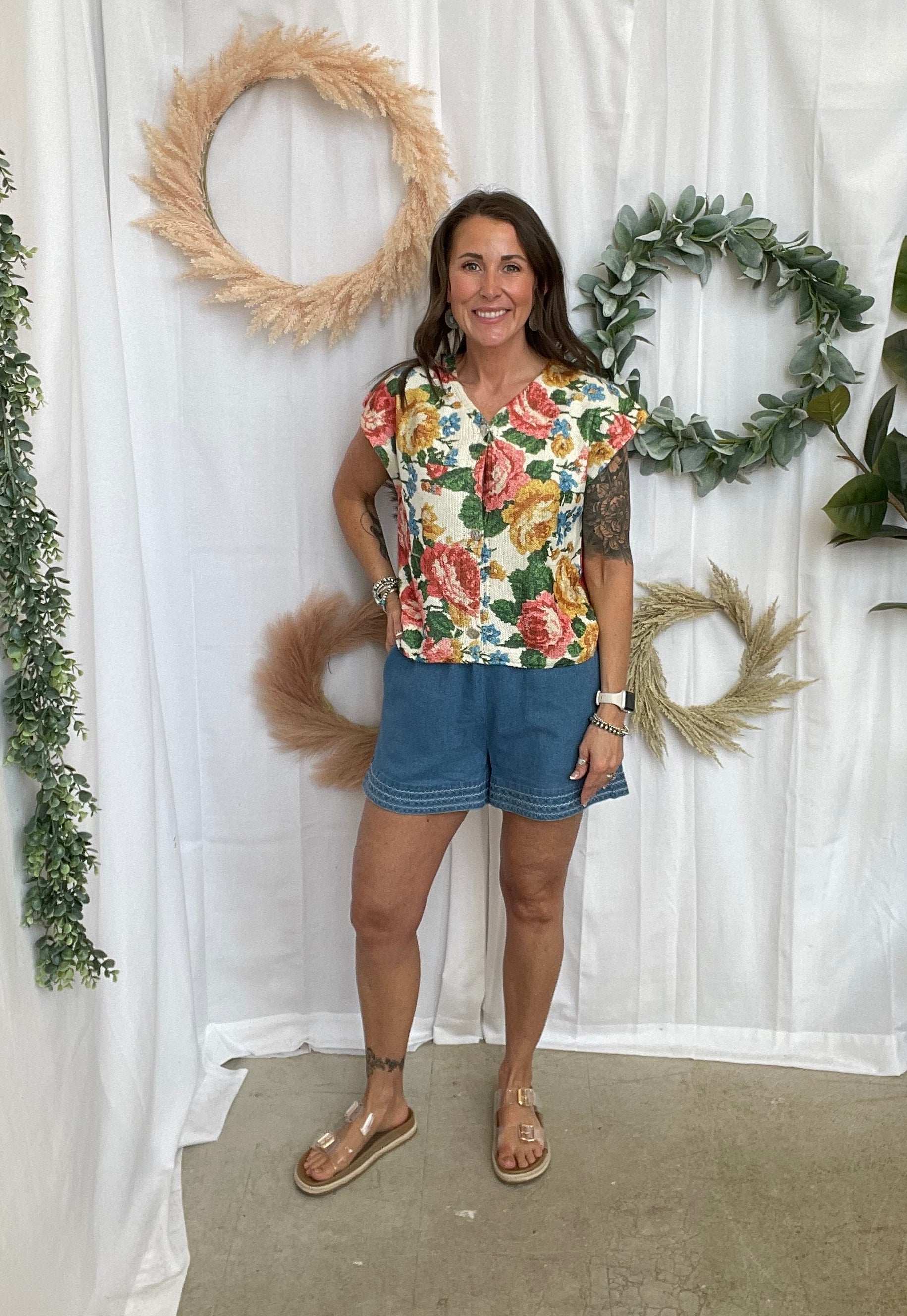 Justine Floral Top-Vests-jade by jane-The Silo Boutique, Women's Fashion Boutique Located in Warren and Grand Forks North Dakota