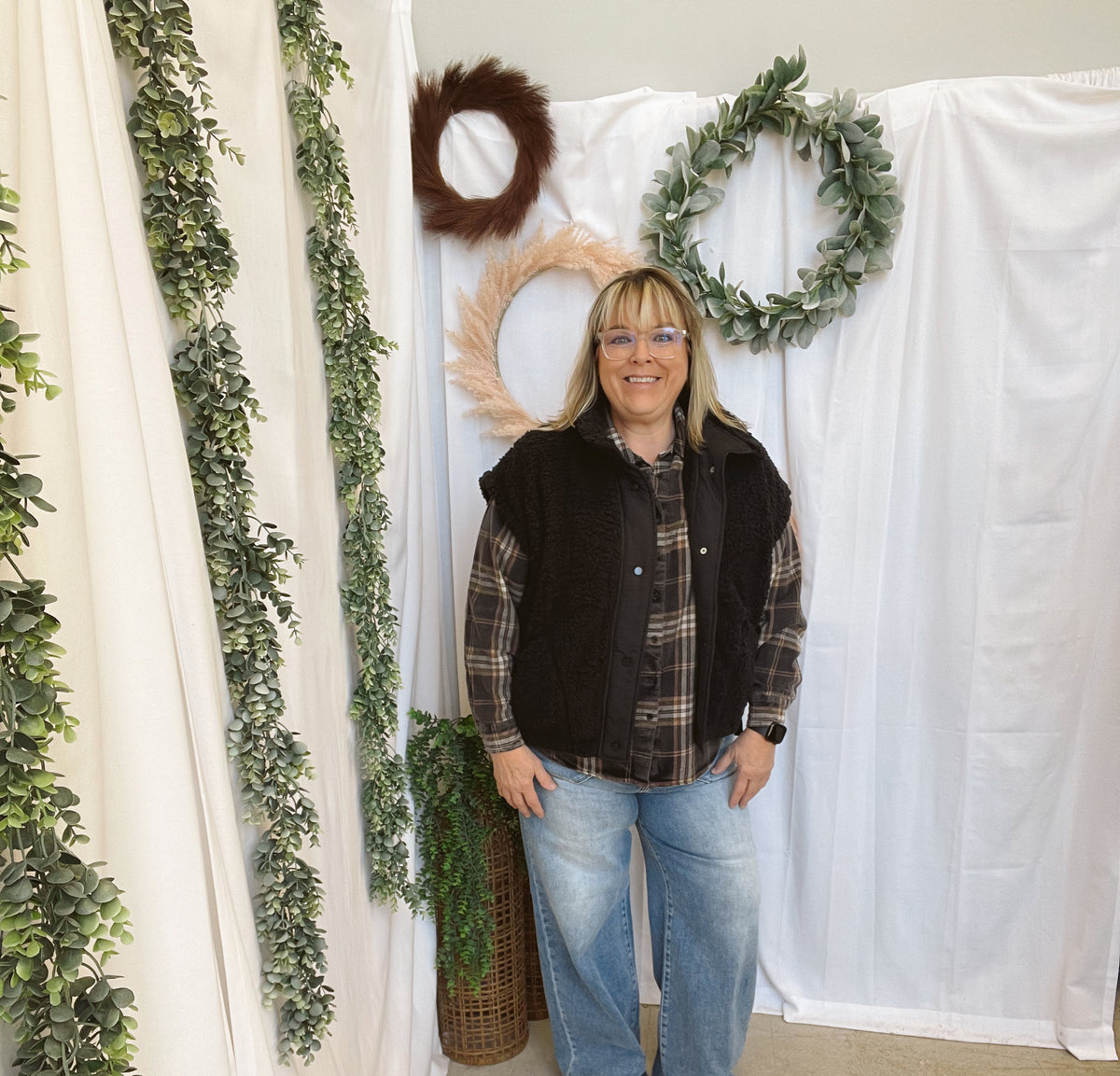 Zoe Sherpa Vest-Black-Vests-Zenana-The Silo Boutique, Women's Fashion Boutique Located in Warren and Grand Forks North Dakota