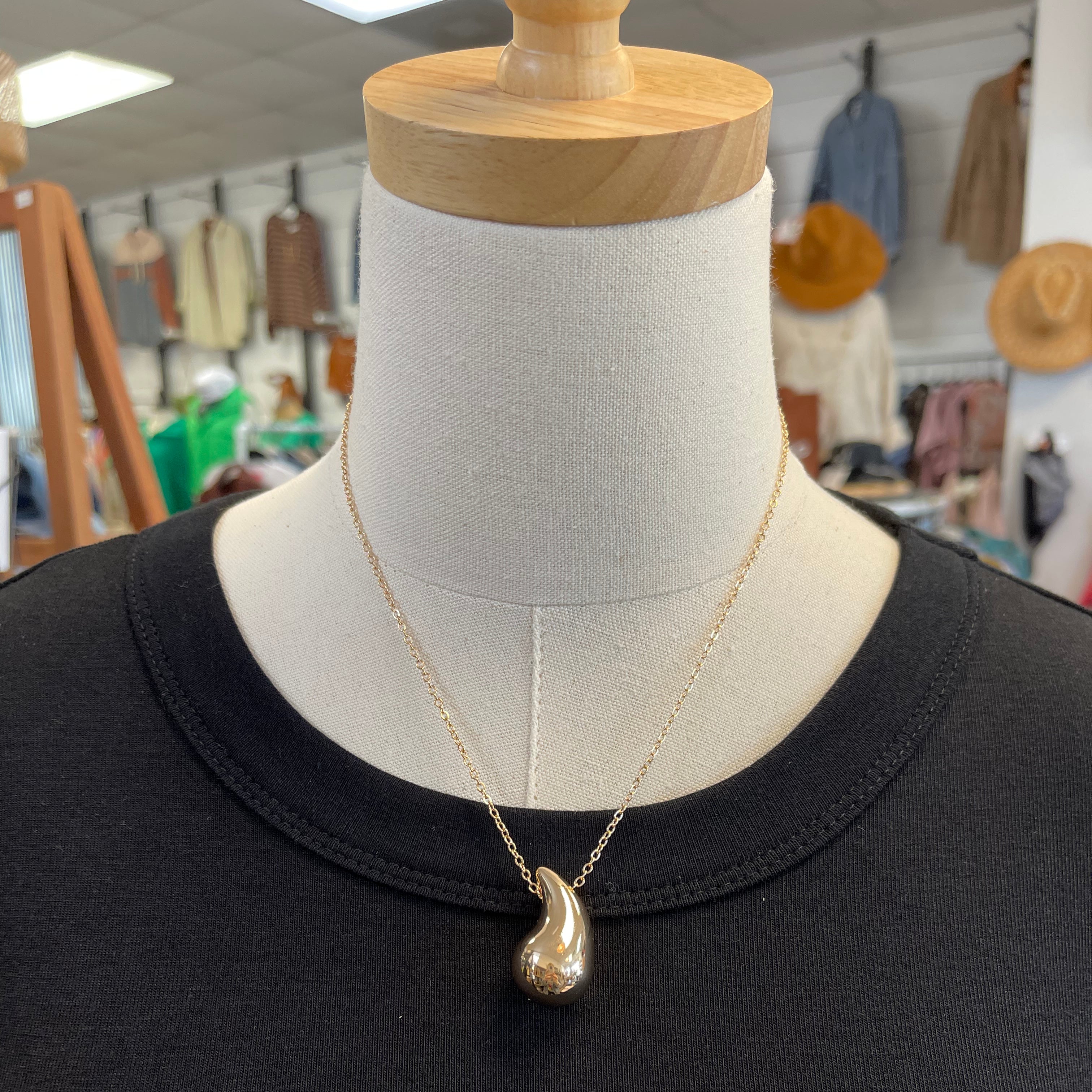 Teardrop Gold Necklace-Necklaces-Fame-The Silo Boutique, Women's Fashion Boutique Located in Warren and Grand Forks North Dakota