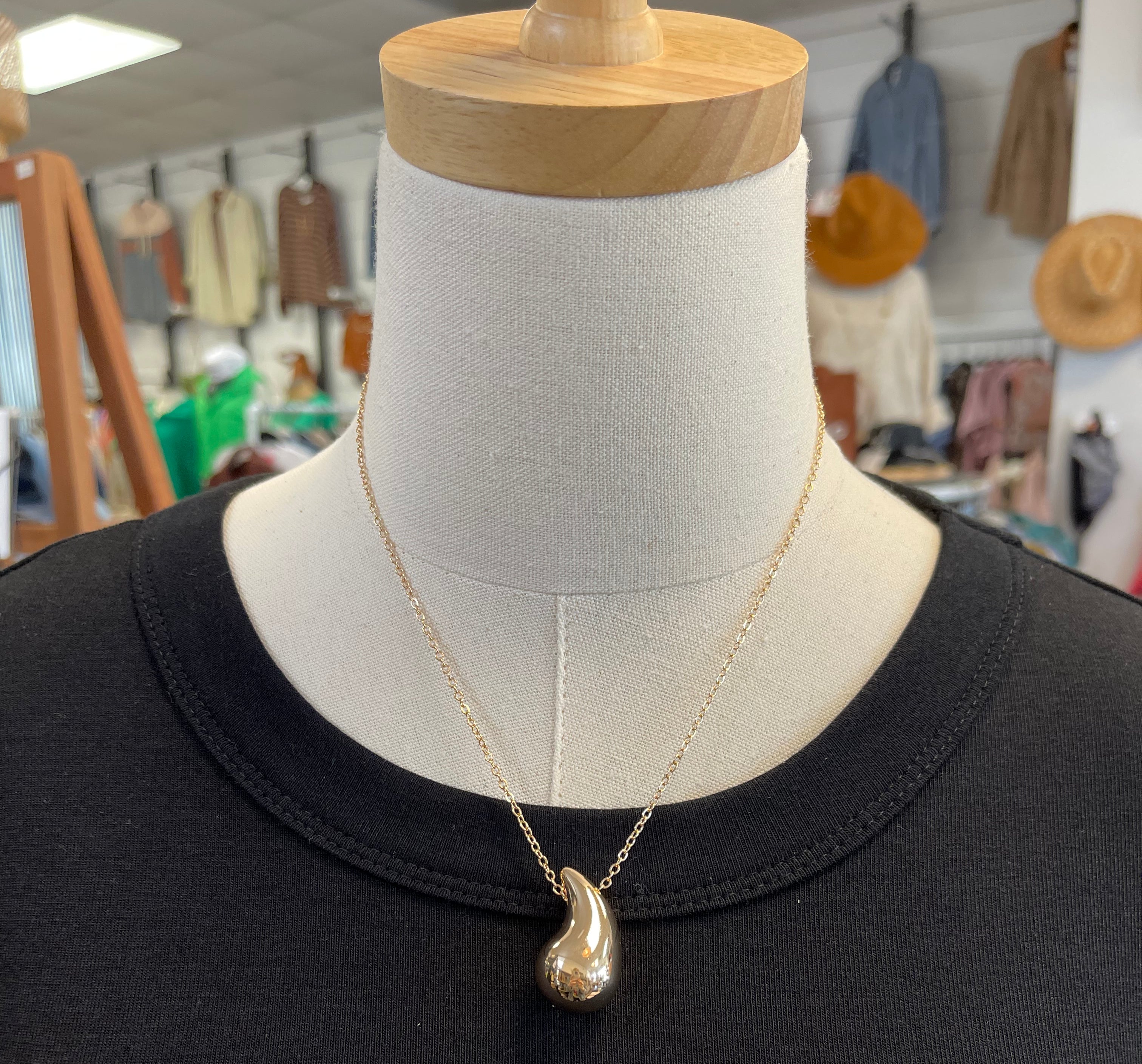 Teardrop Gold Necklace-Necklaces-Fame-The Silo Boutique, Women's Fashion Boutique Located in Warren and Grand Forks North Dakota