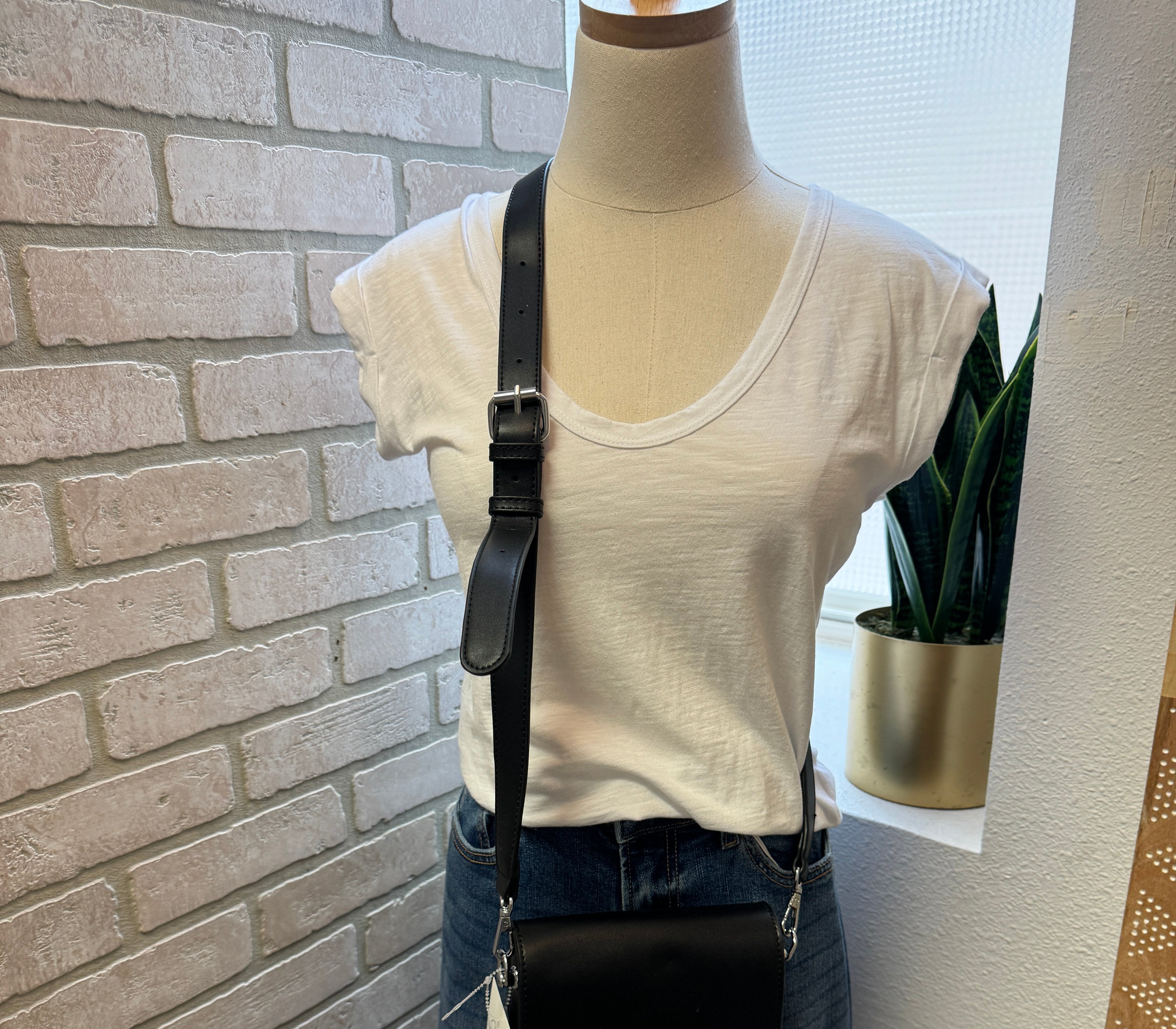 Crossbody Faux Leather Clear Purse-Crossbody Purses-Fame-The Silo Boutique, Women's Fashion Boutique Located in Warren and Grand Forks North Dakota