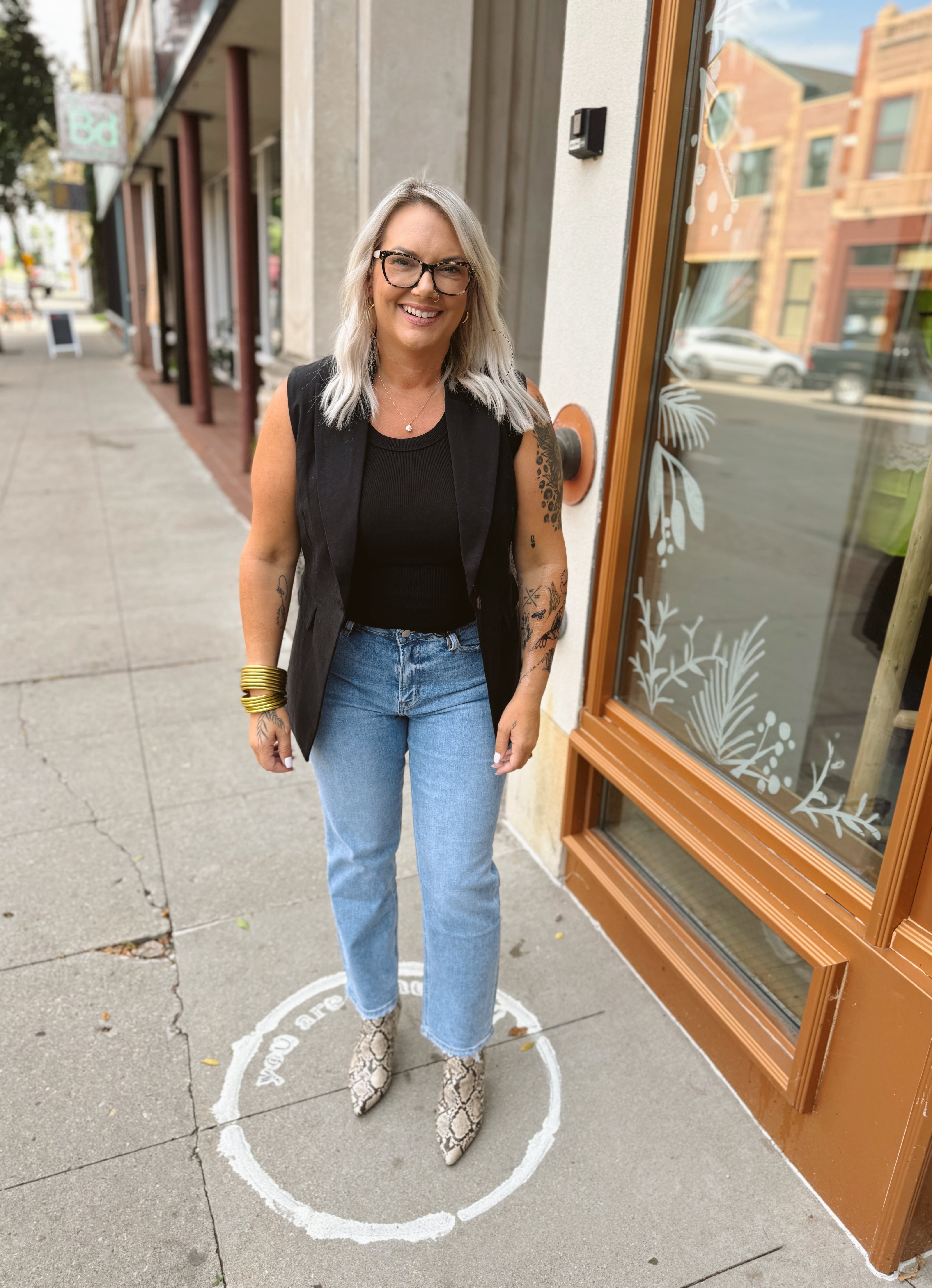 Black Elan One Button Vest-Vests-elan-The Silo Boutique, Women's Fashion Boutique Located in Warren and Grand Forks North Dakota