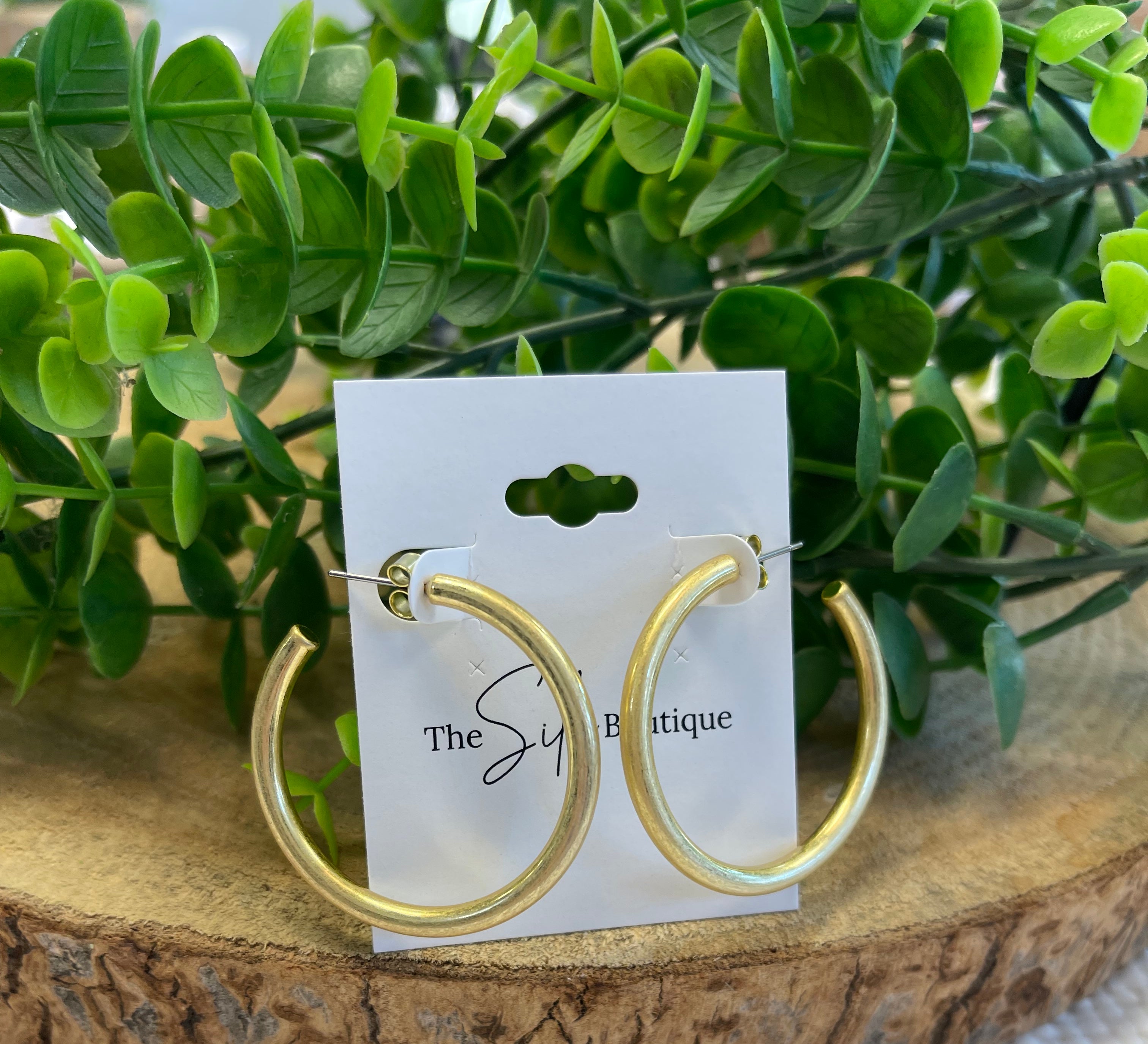 Vintage Gold Hoop Earrings-Earrings-Fame-The Silo Boutique, Women's Fashion Boutique Located in Warren and Grand Forks North Dakota