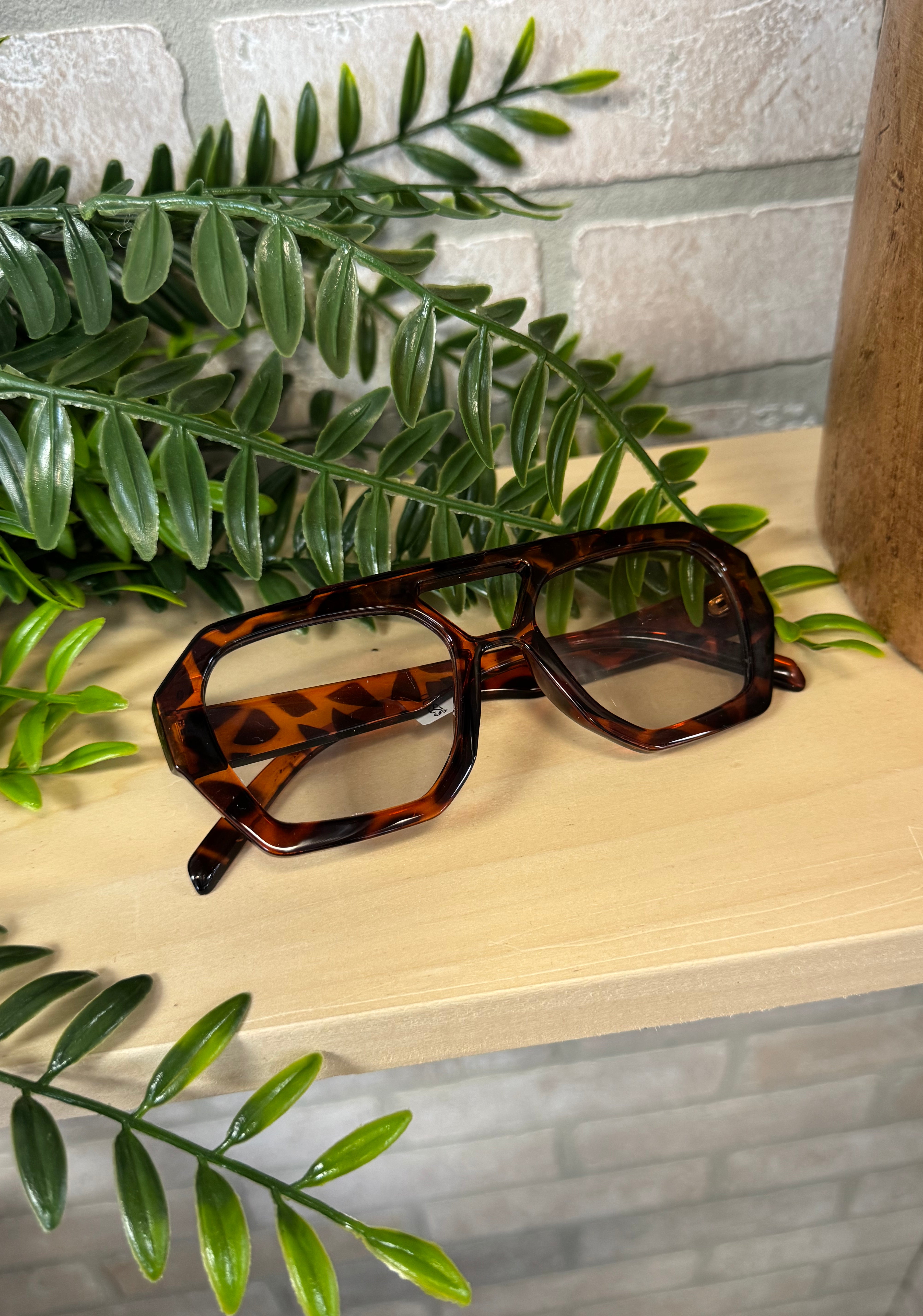 PS Carrie Tortoise Sunglasses-Sunglasses-faire-The Silo Boutique, Women's Fashion Boutique Located in Warren and Grand Forks North Dakota