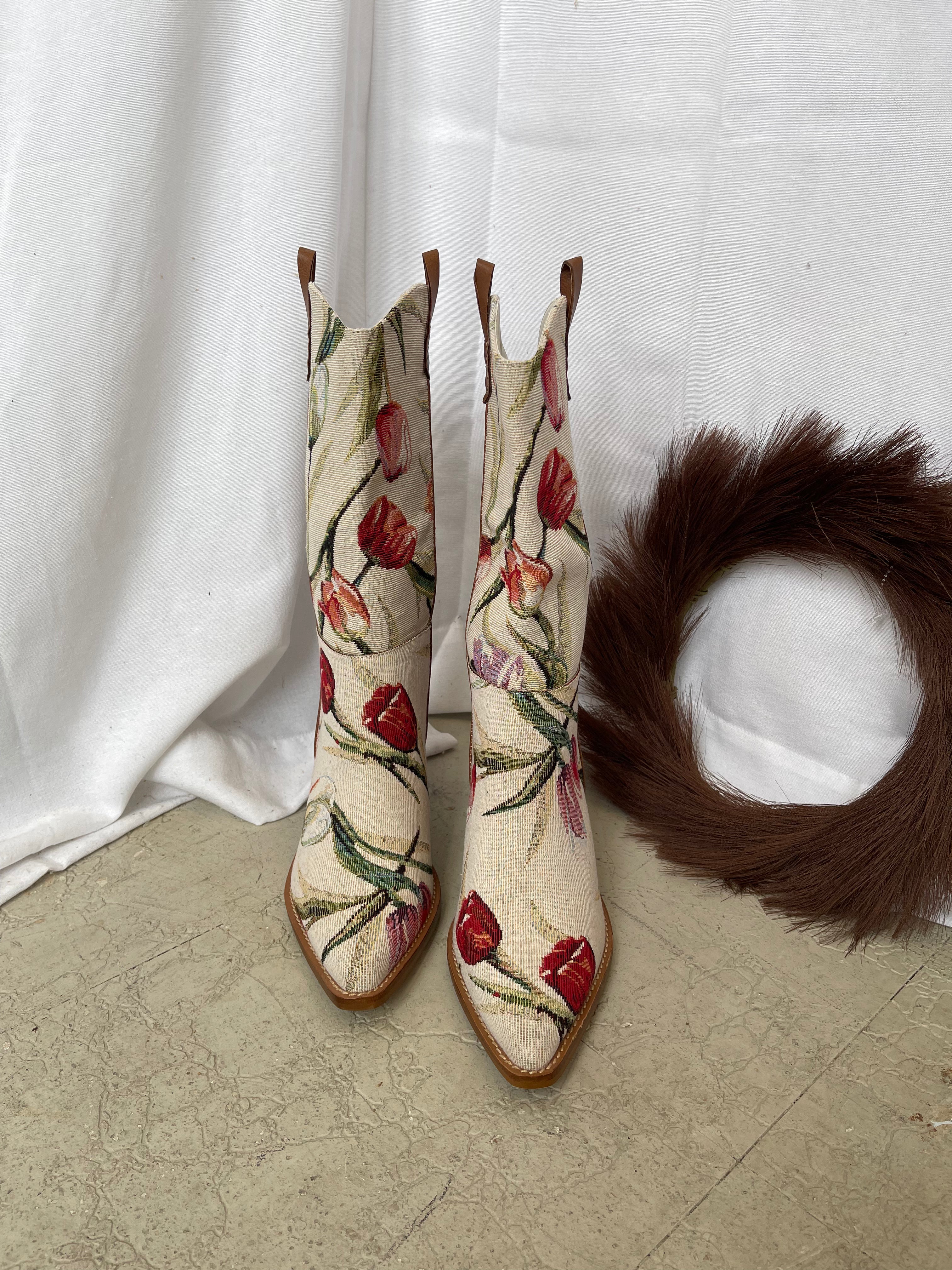 Oasis Society Tesha Tulip Boot-Boots-oasis society-The Silo Boutique, Women's Fashion Boutique Located in Warren and Grand Forks North Dakota