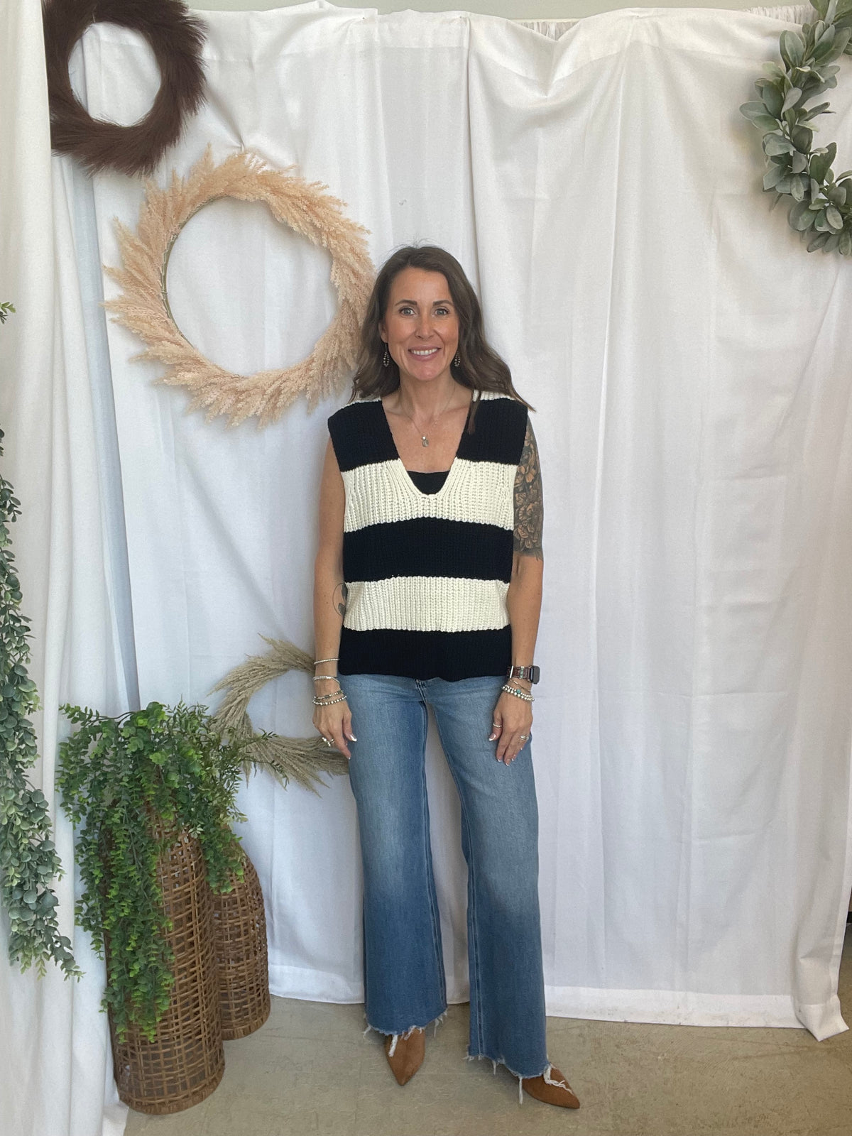 Vervet Lively Vintage Flare Jeans-Jeans-vervet-The Silo Boutique, Women's Fashion Boutique Located in Warren and Grand Forks North Dakota