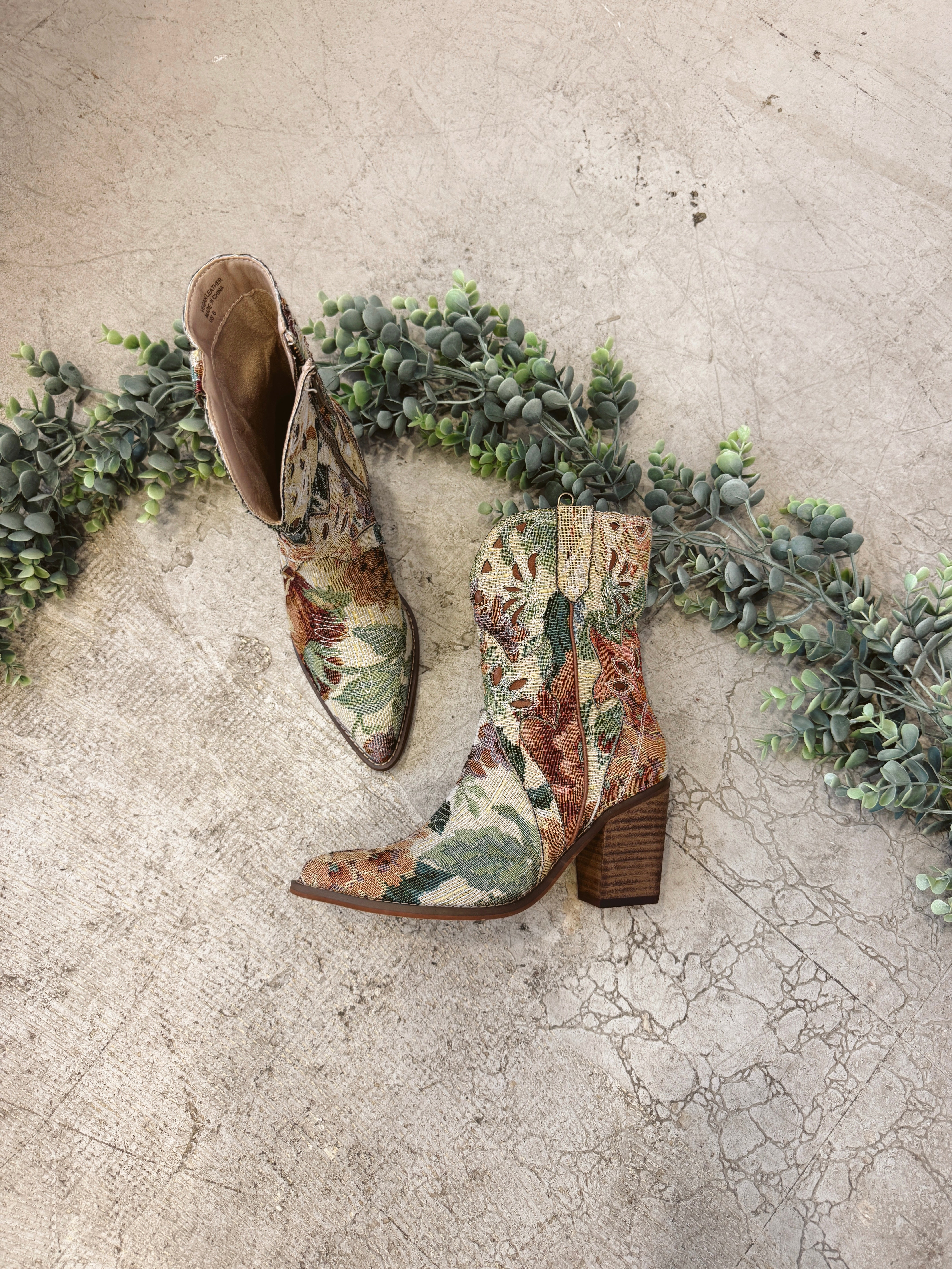 Oasis Society Floral Sorel Boot-Final sale-Boots-oasis society-The Silo Boutique, Women's Fashion Boutique Located in Warren and Grand Forks North Dakota
