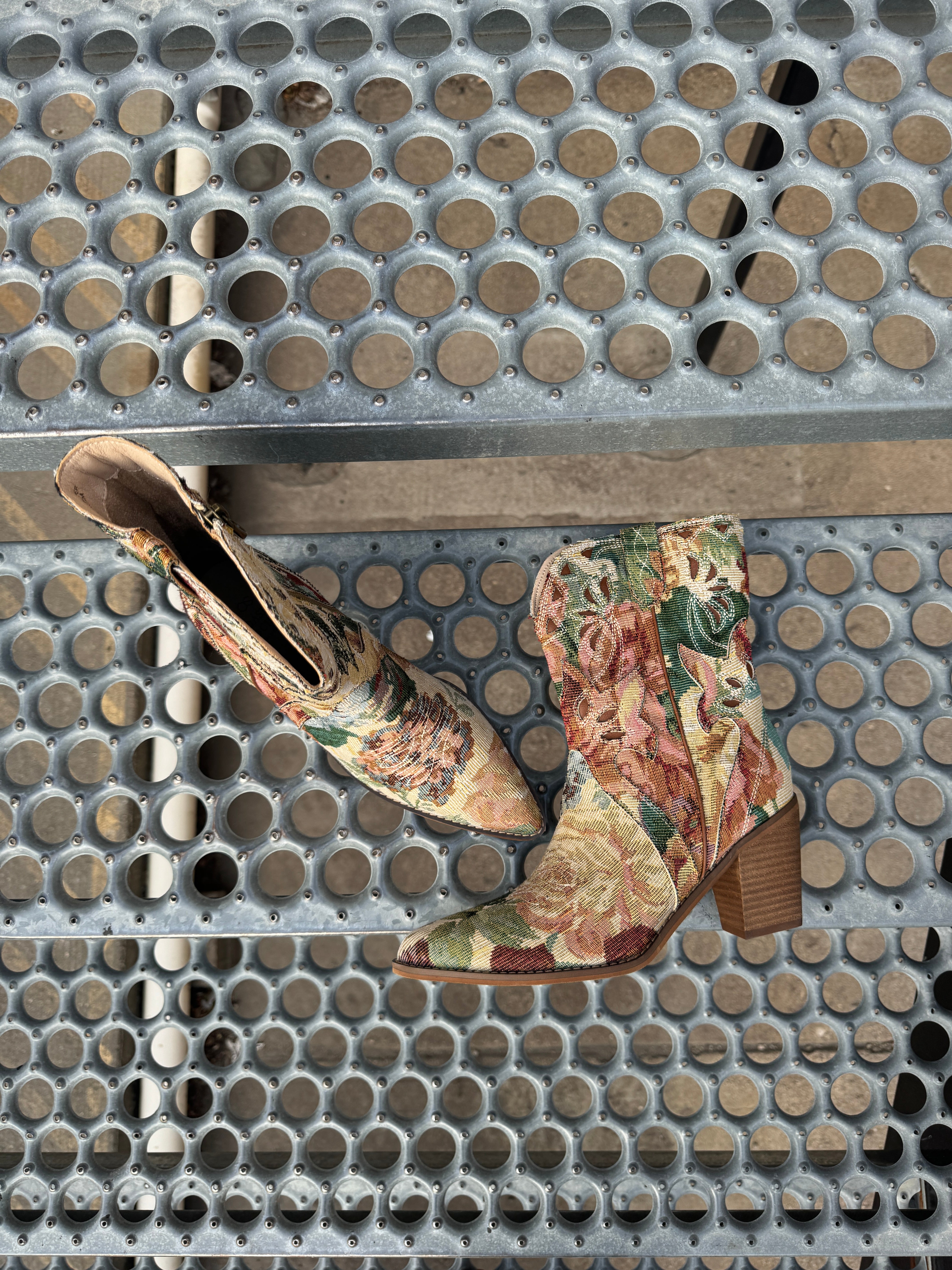 Oasis Society Floral Sorel Boot-Final sale-Boots-oasis society-The Silo Boutique, Women's Fashion Boutique Located in Warren and Grand Forks North Dakota