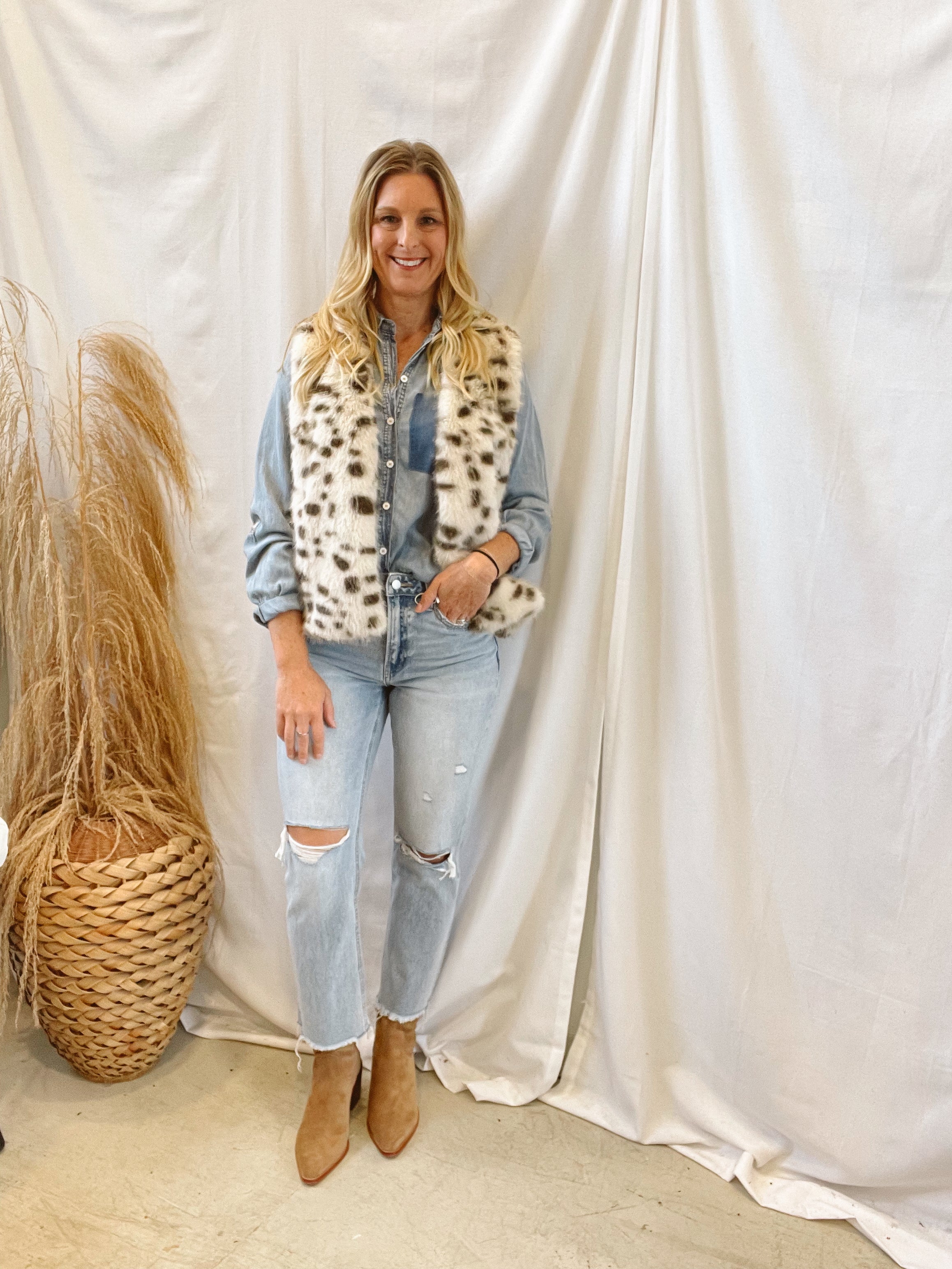 Oatmeal Leopard Fur Vest-Final sale-Vests-mystree-The Silo Boutique, Women's Fashion Boutique Located in Warren and Grand Forks North Dakota