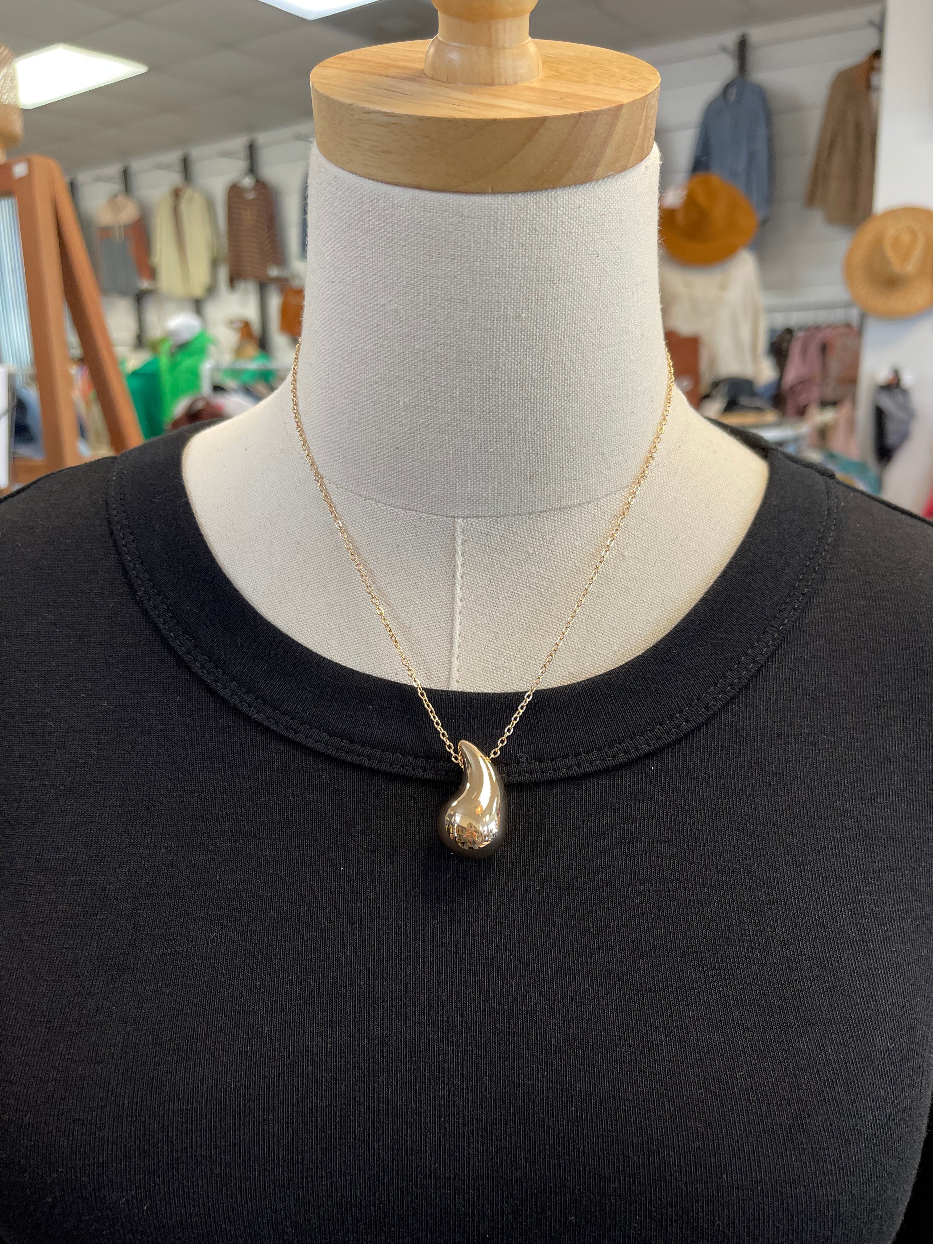 Teardrop Gold Necklace-Necklaces-Fame-The Silo Boutique, Women's Fashion Boutique Located in Warren and Grand Forks North Dakota