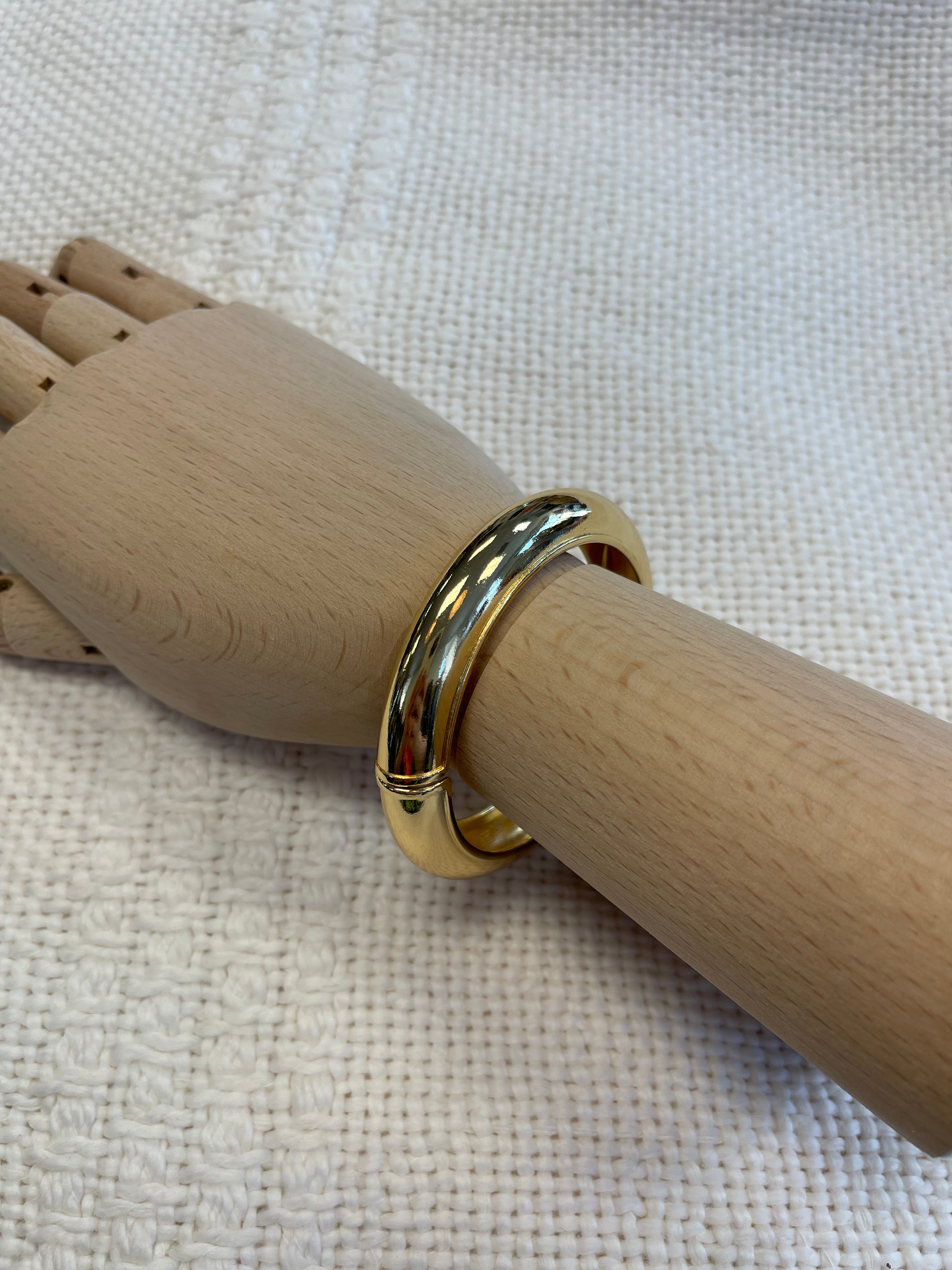 Gold Beveled Bangle-Bracelets-Fame-The Silo Boutique, Women's Fashion Boutique Located in Warren and Grand Forks North Dakota