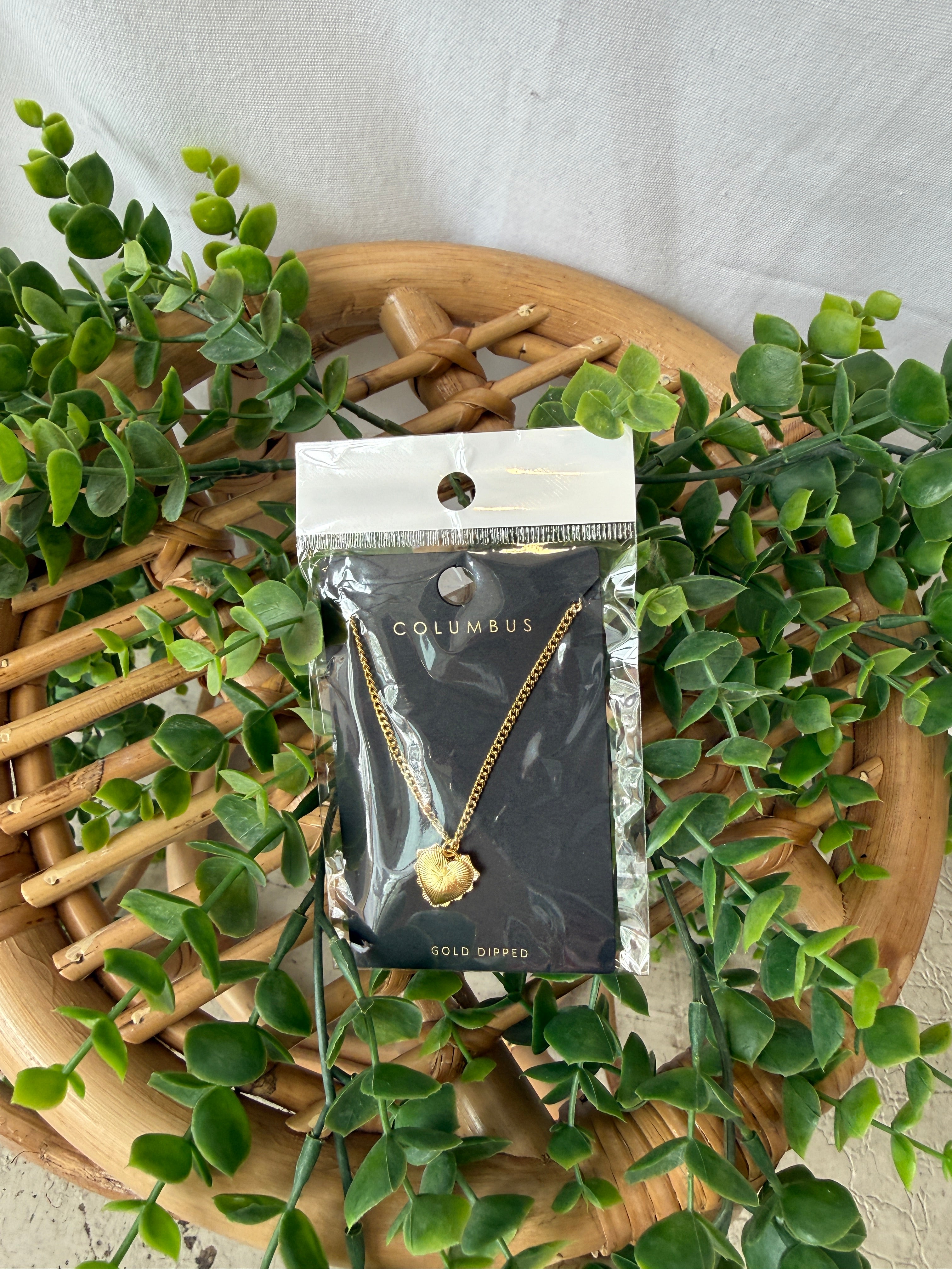 Kenzie Gold Heart Necklace-Necklaces-fame-The Silo Boutique, Women's Fashion Boutique Located in Warren and Grand Forks North Dakota