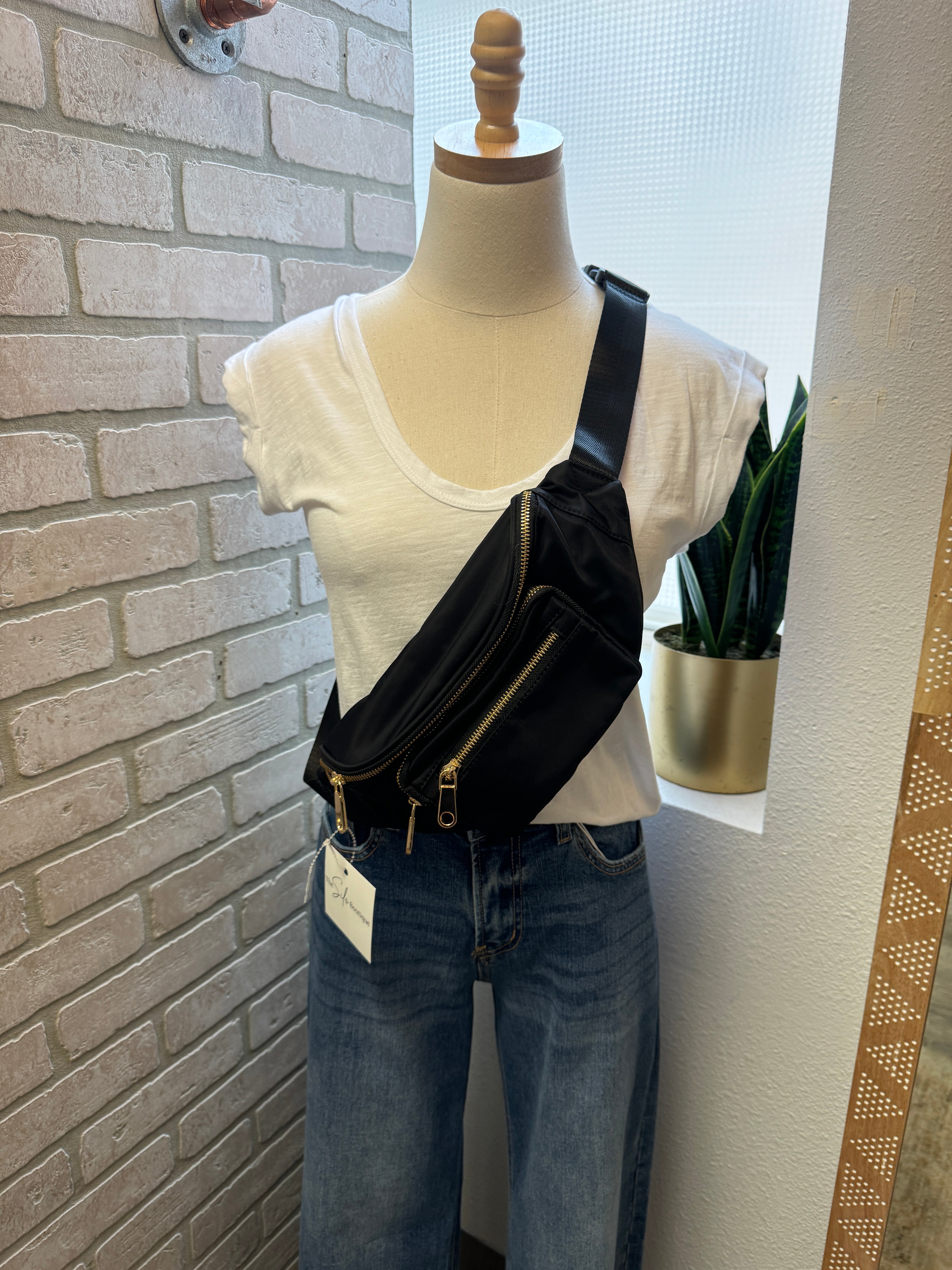 Black Nylon Fanny Purse-Final Sale-Purses-Fame-The Silo Boutique, Women's Fashion Boutique Located in Warren and Grand Forks North Dakota