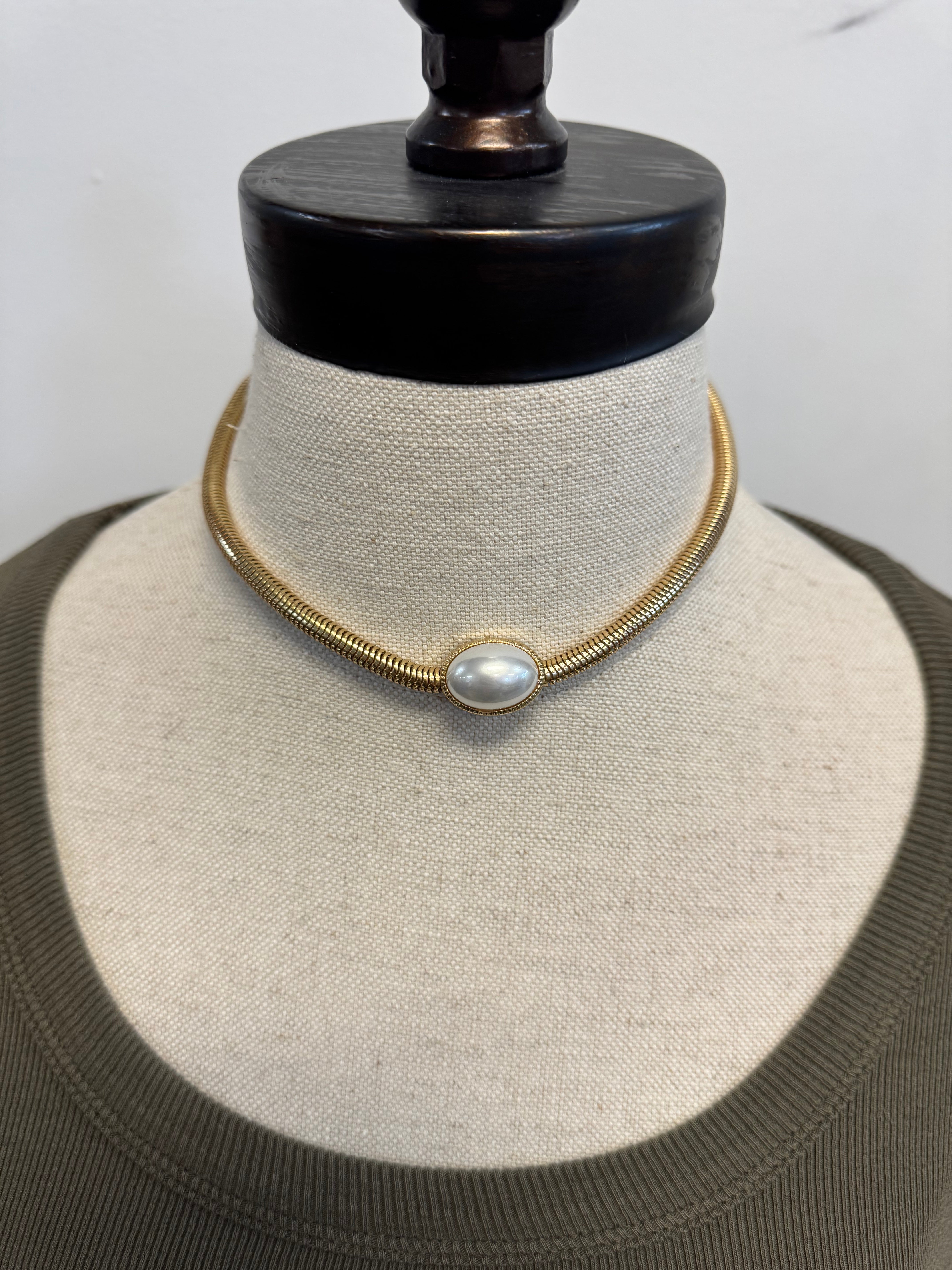 White Stone Short Necklace-Necklaces-fame-The Silo Boutique, Women's Fashion Boutique Located in Warren and Grand Forks North Dakota