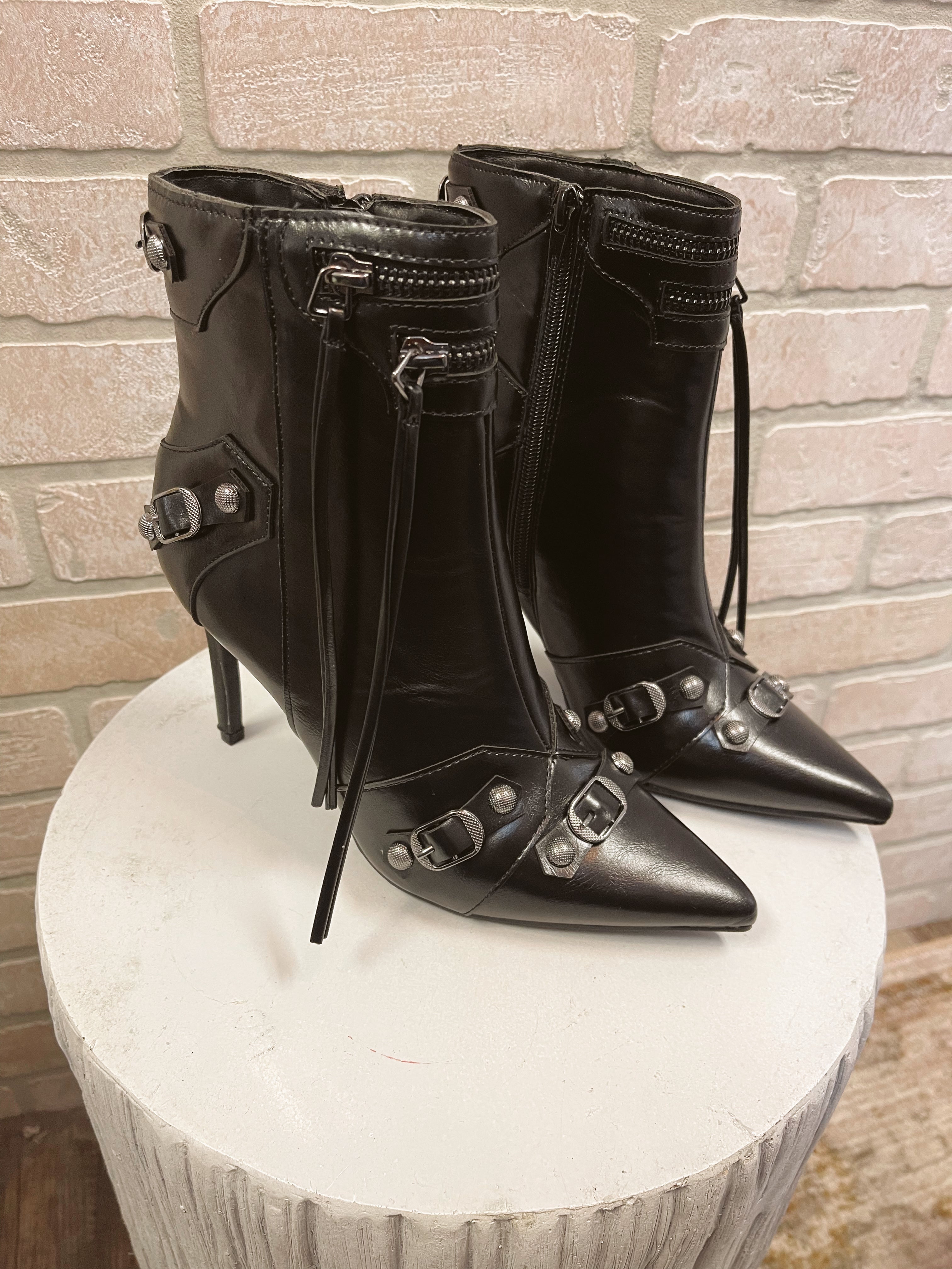 Bamboo Herbage Stud and Buckles Black Boots-Boots-bamboo-The Silo Boutique, Women's Fashion Boutique Located in Warren and Grand Forks North Dakota