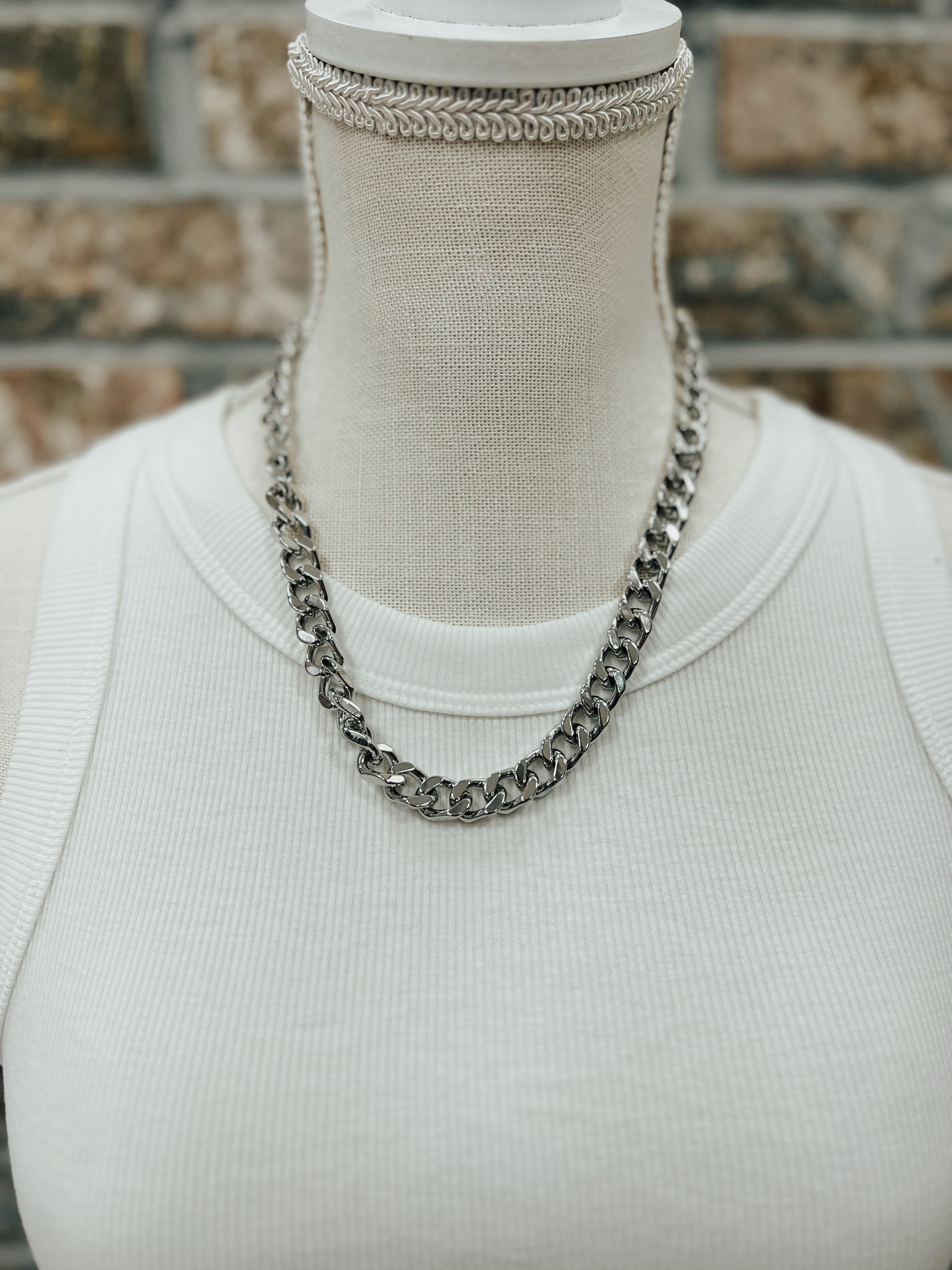 Cait Chain Link Necklace-Necklaces-wona-The Silo Boutique, Women's Fashion Boutique Located in Warren and Grand Forks North Dakota