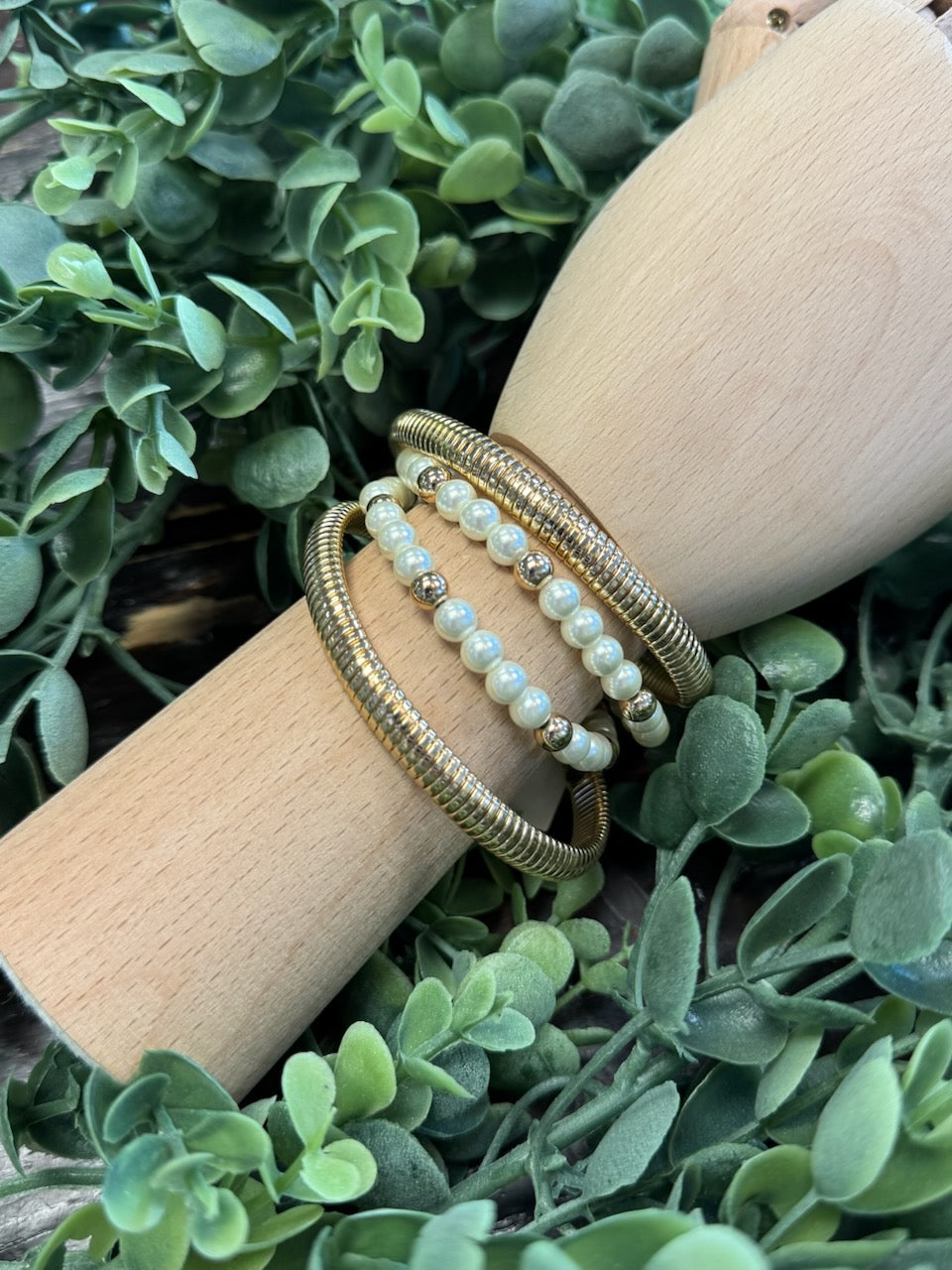 Pearl Bead and Gold Mix Bracelet-Bracelets-Fame-The Silo Boutique, Women's Fashion Boutique Located in Warren and Grand Forks North Dakota